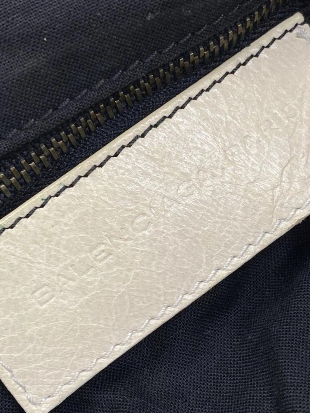 BALENCIAGA The Day 140442 Cream Leather Shoulder Bag - Picture 15 of 15